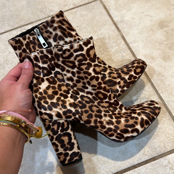 Charles David Studio Leopard Calf Hair Heeled Ankle Boots 9 - Picture 3 of 10